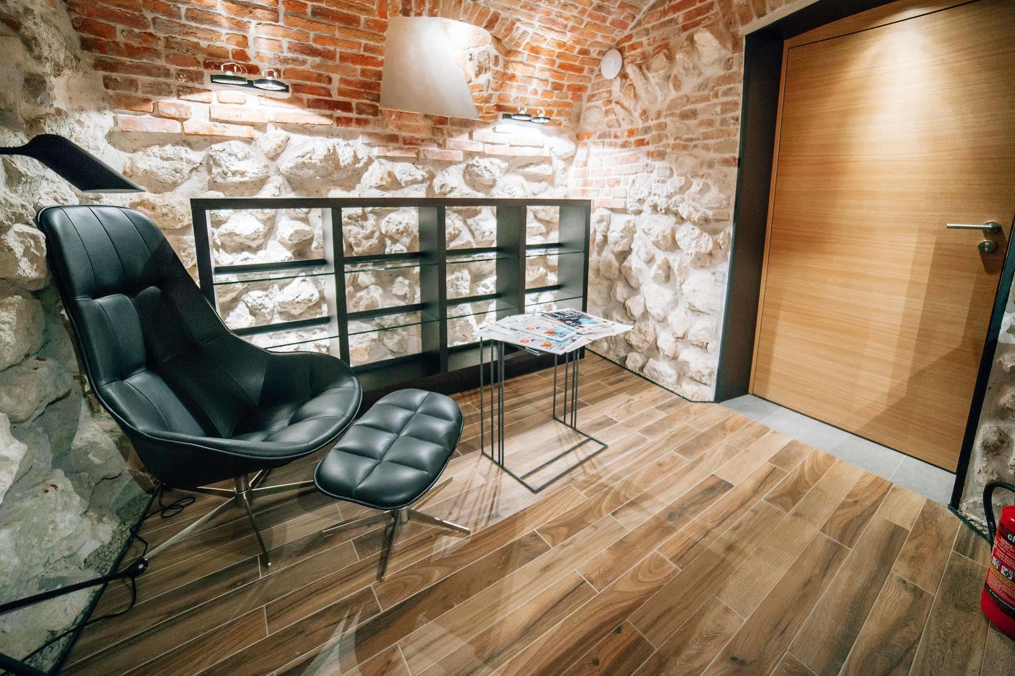 Modern Apartment By Wawel Castle Cracóvia Exterior foto